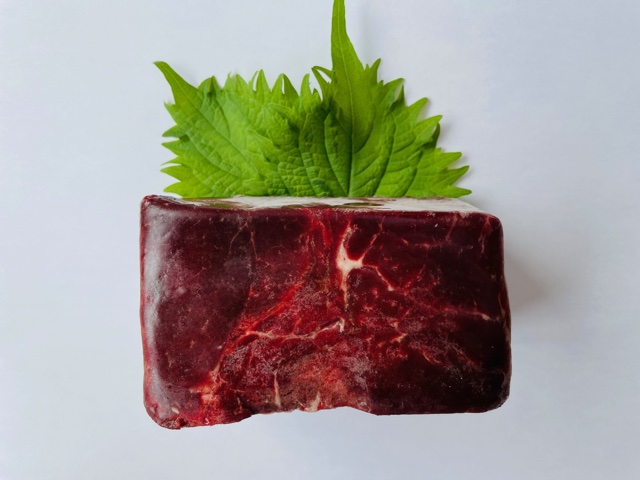0012 クジラ肉 赤肉 1000g【業務用・給食用にぴったり】